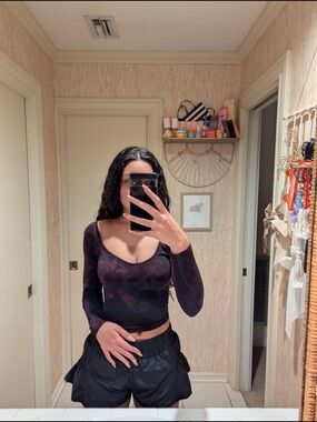 lululemon athletica Black/Purple Tie-Dye Long Sleeve Scoop Crop Top
